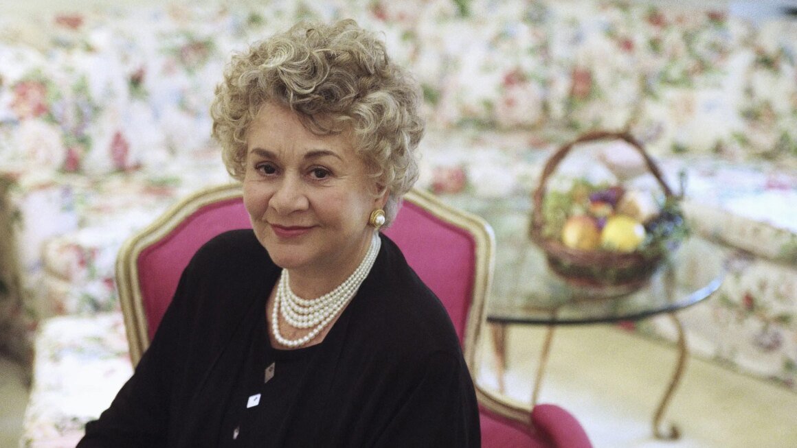 Award-winning British actress Joan Plowright, widow of Laurence Olivier, dead at 95