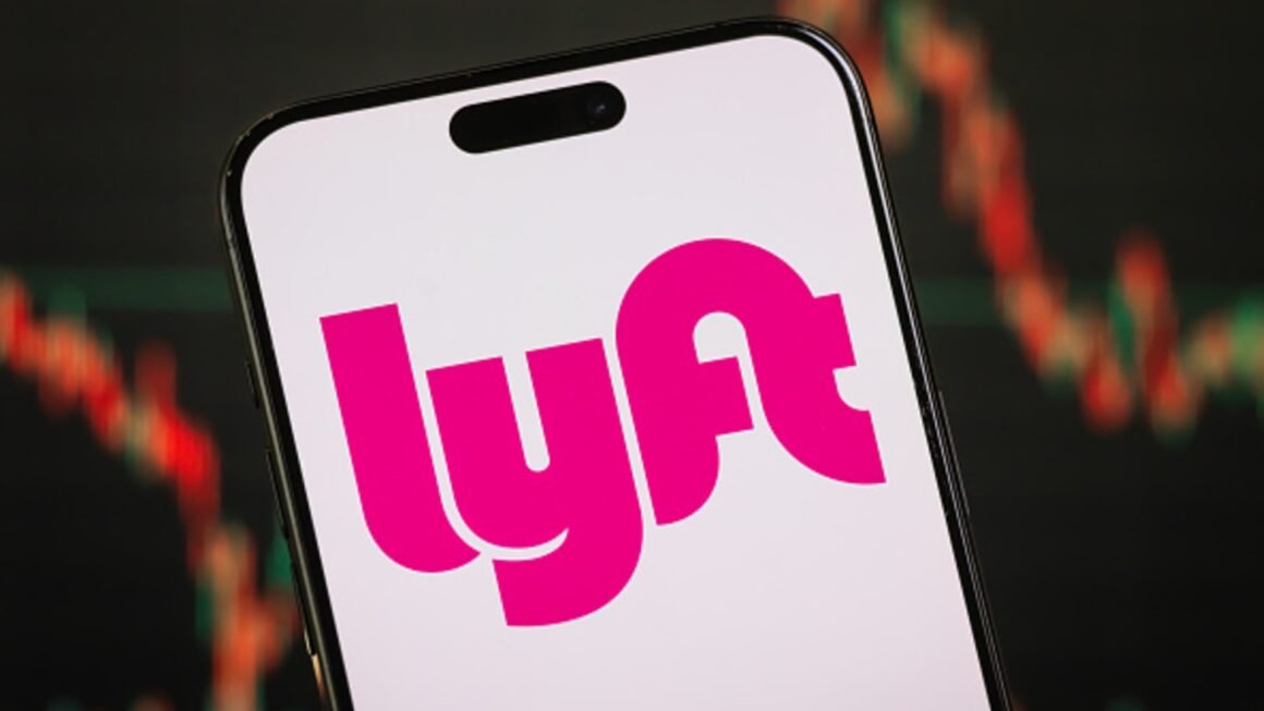 Lyft shares sink 6% on underwhelming fourth-quarter results