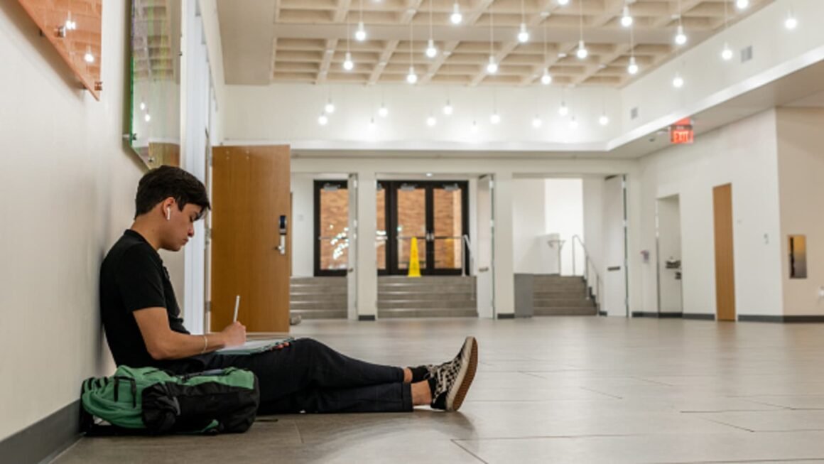 Student loan ‘default cliff’ coming as late payments rise: reports