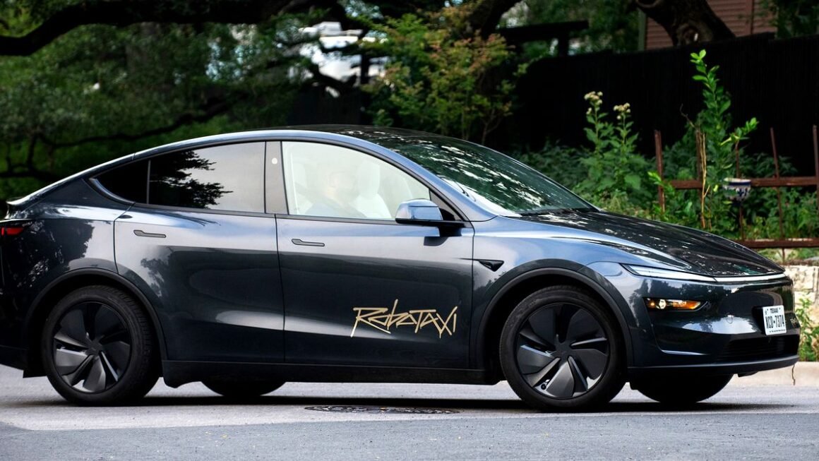 Tesla Readies a Taxi Service in San Francisco—but Not With Robotaxis